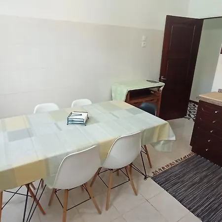 Bus Stop House 82 Apartman *