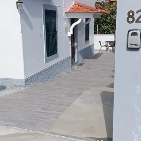 Bus Stop House 82 Apartment Funchal (Madeira)