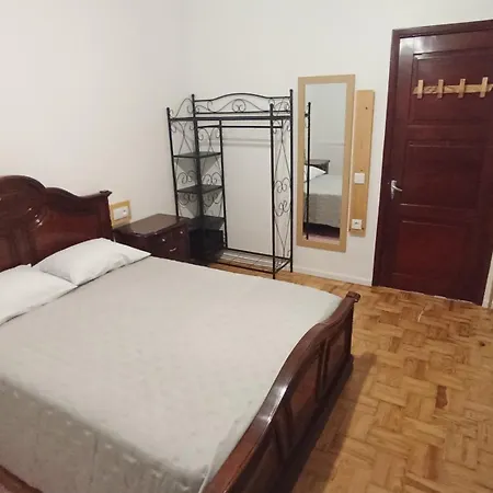 Bus Stop House 82 Apartman