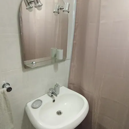 Bus Stop House 82 Funchal (Madeira)