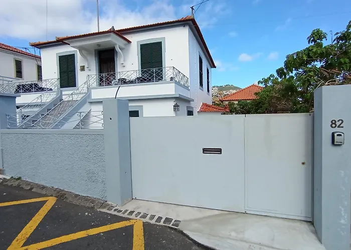 Διαμέρισμα Bus Stop House 82