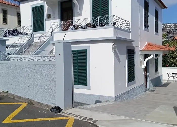 Bus Stop House 82 Διαμέρισμα *